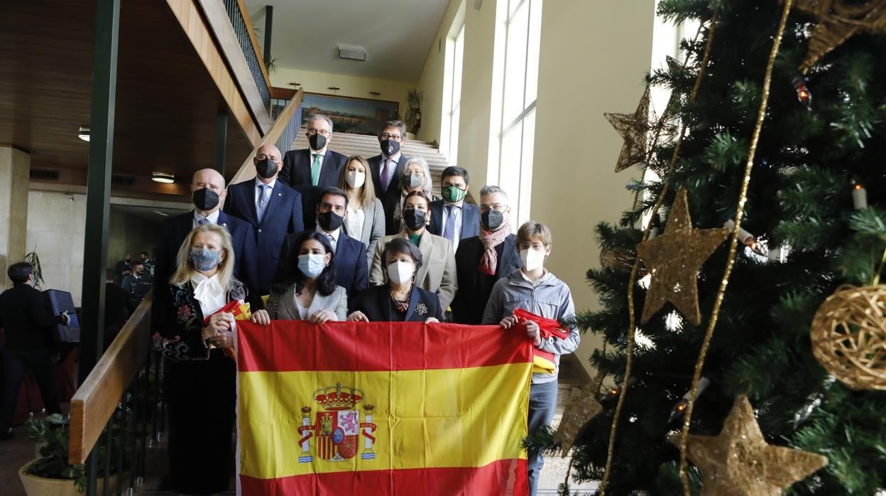 Foto de familia de los galardonados con los premios 'Plaza de la Constitución'