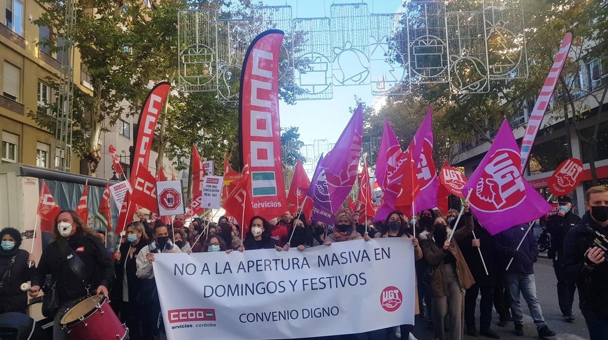 Protesta de los sindicatos realizada esta mañana en Córdoba