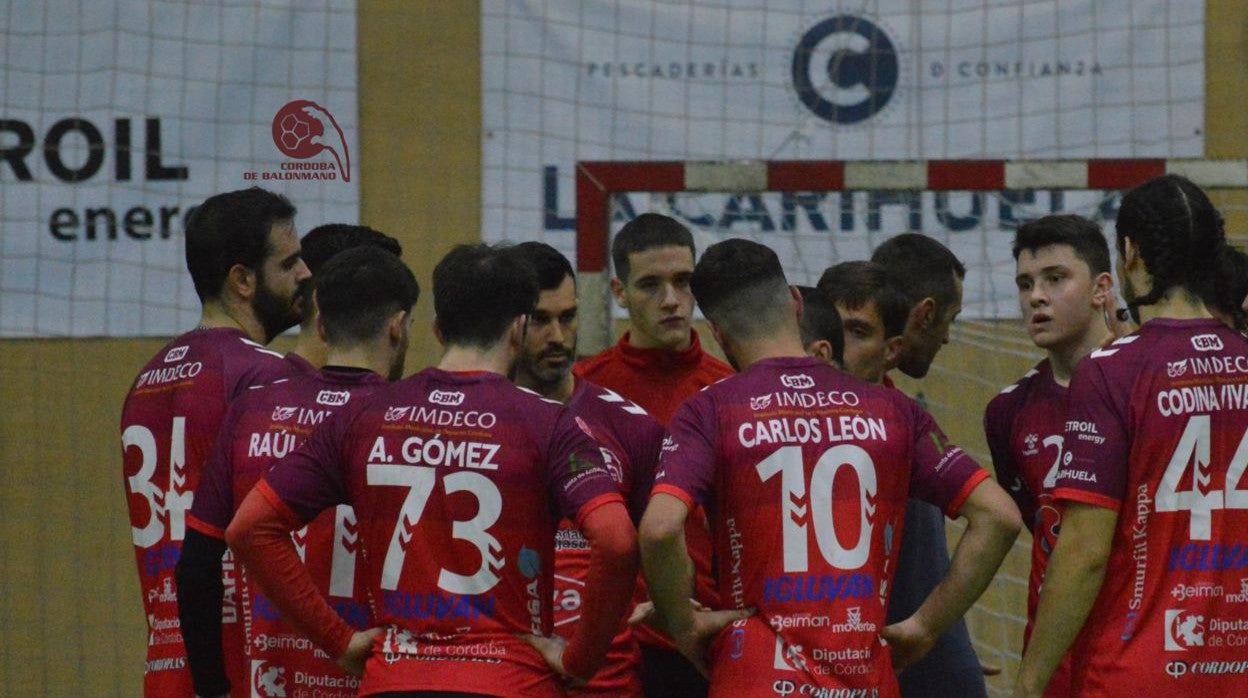 Plantilla del Córdoba de Balonmano antes de un partido