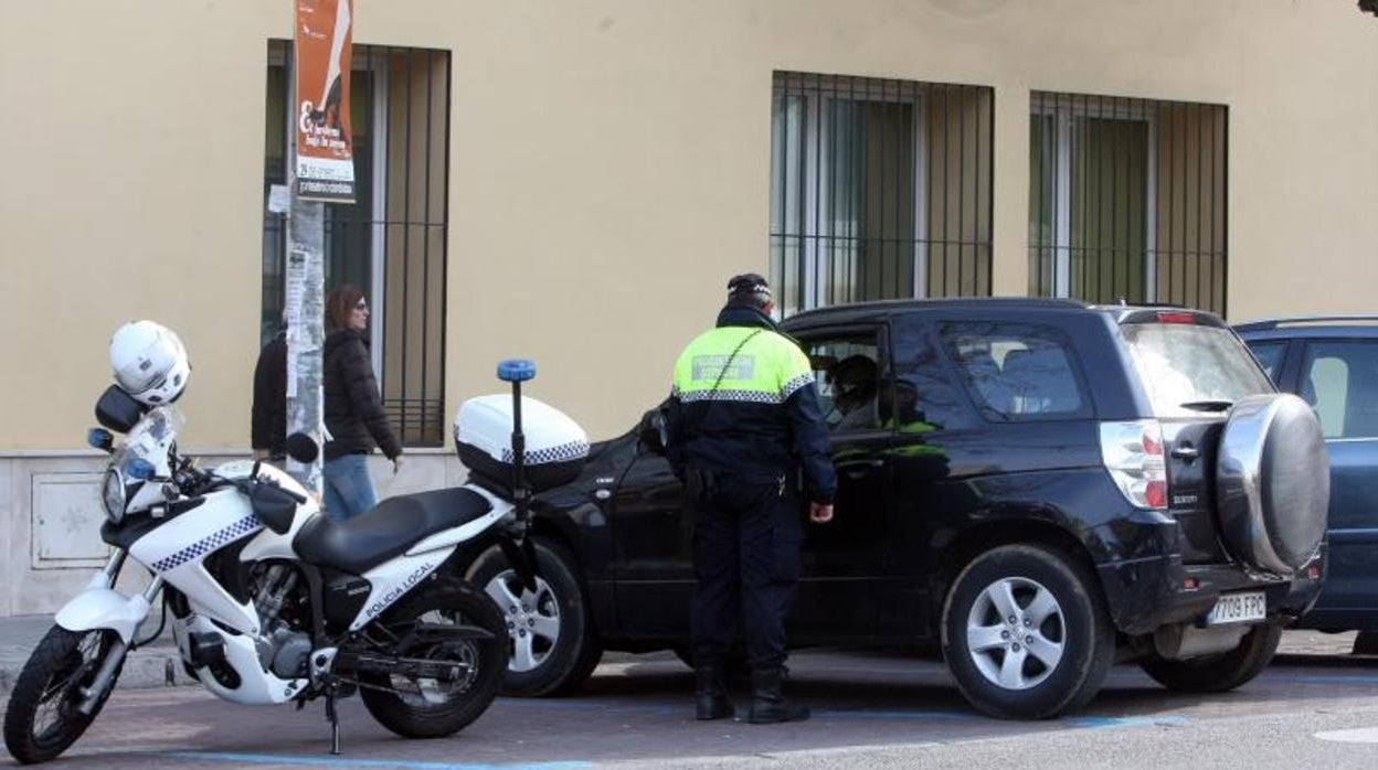 Un agente de Policía Local