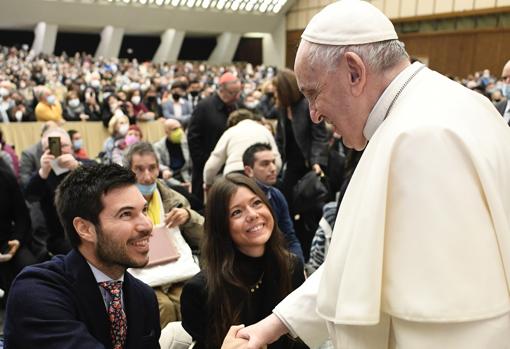 El Papa Francisco Saluda a Paco Montalvo durante la audiencia