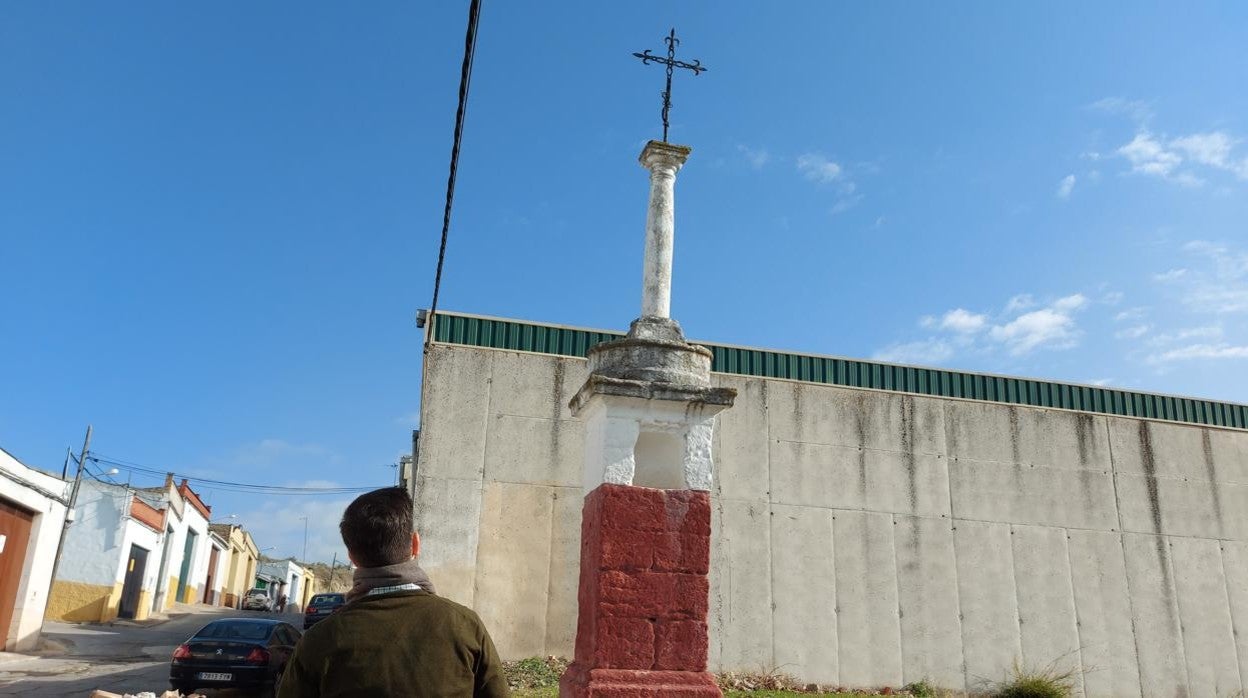 'Cruz de los espejitos' en las afueras de Aguilar de la Frontera