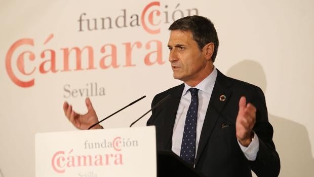 El Gobierno pide a la Junta que contrate sanitarios con  los 2.357 millones de euros transferidos para el Covid