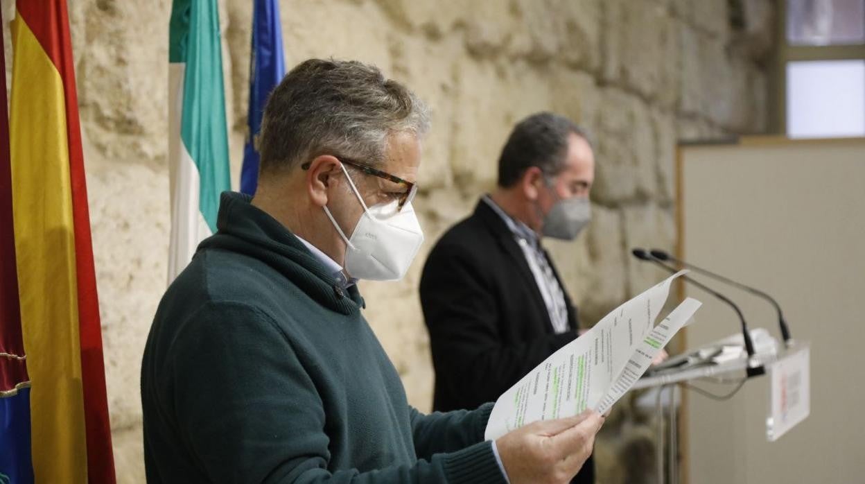 Salvador Fuentes y Antonio Álvarez, durante su comparecencia este lunes