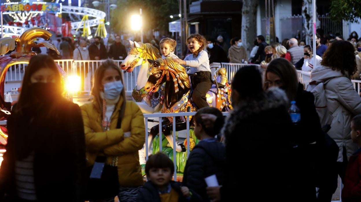 Atracciones navideñas en el bulevar del Gran Capitán de Córdoba