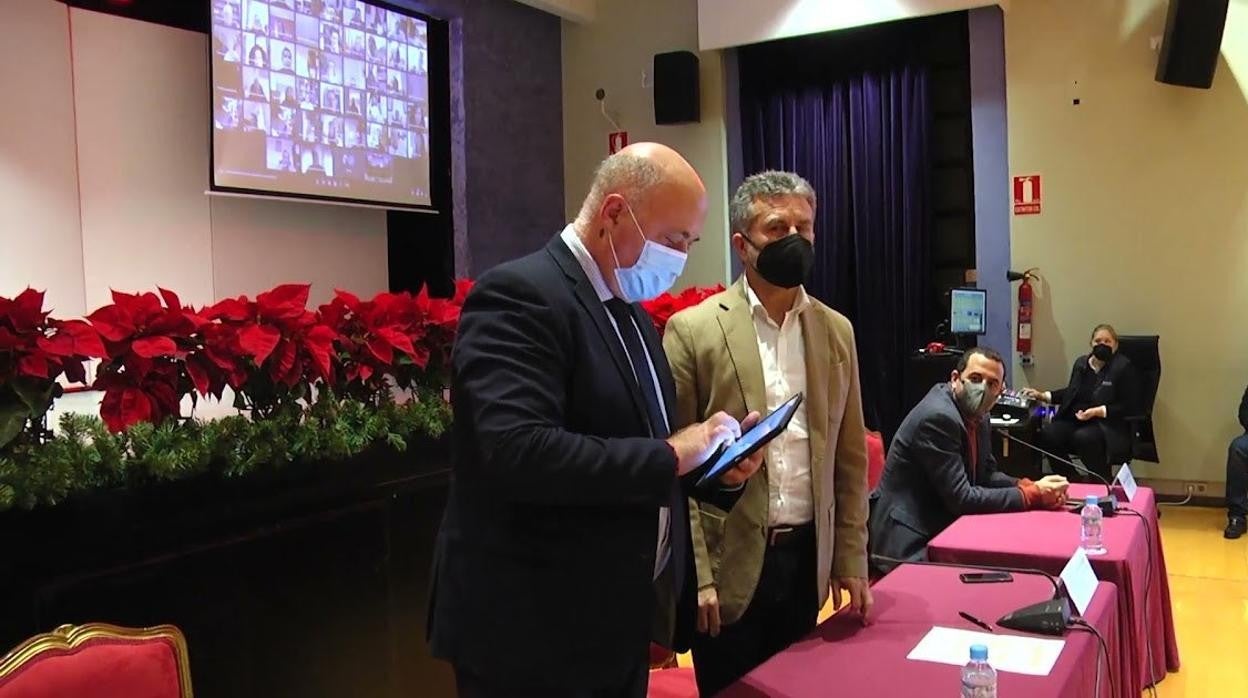 El presidente de la Diputación Provincial de Córdoba, Antonio Ruiz, durante la firma de los acuerdos con los municipios