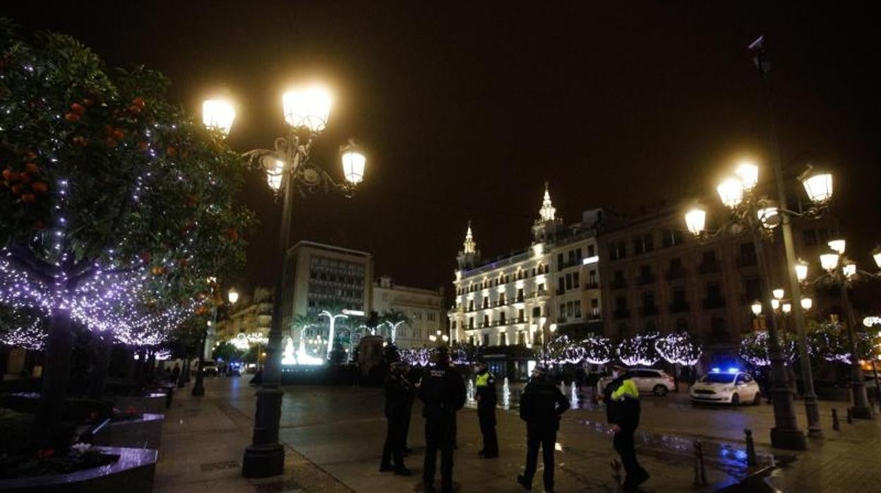 Plaza de las Tendillas en Fin de Año de 2020 con el dispositivo policial