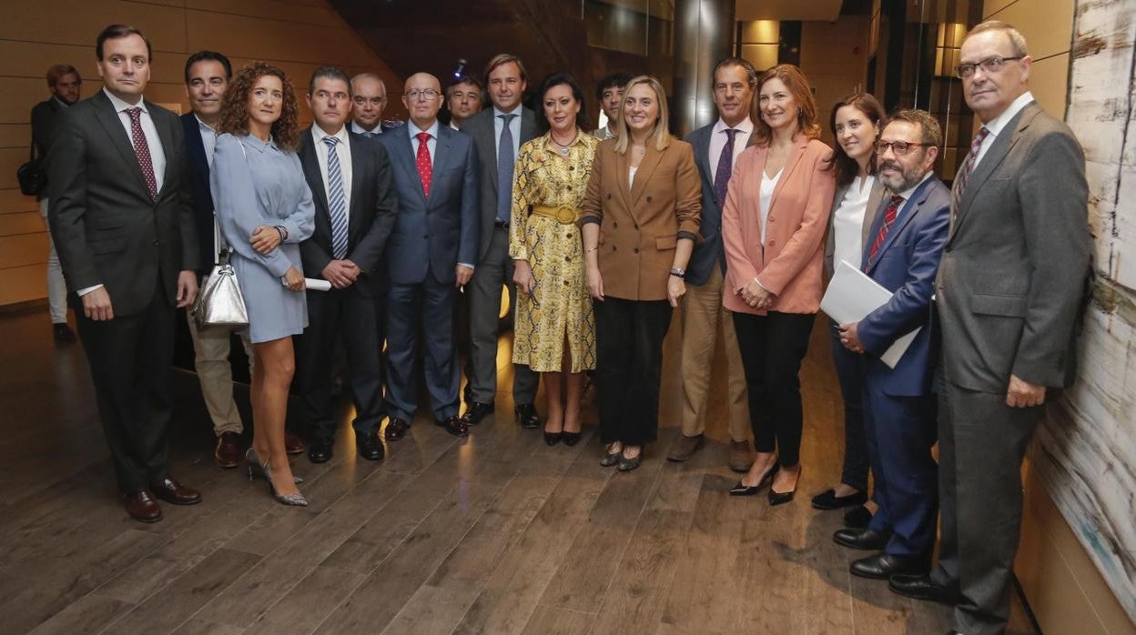 Representantes de Construcor, durante un encuentro con la consejera de Fomento de la Junta