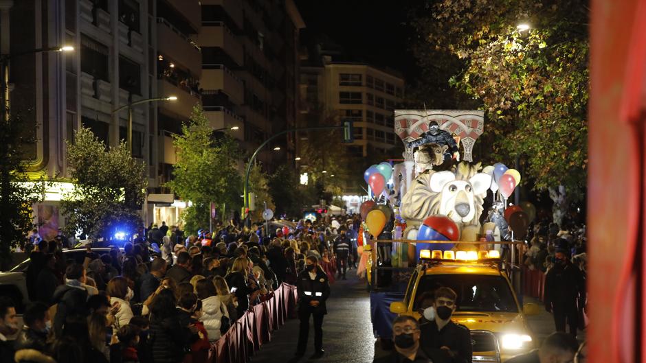 Los Reyes Magos vuelven a pisar Córdoba en una Cabalgata de estricta tradición y con bullas