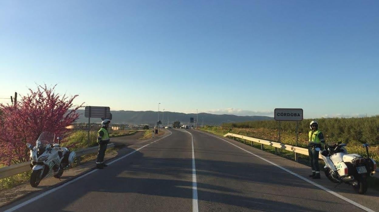 Guardias civiles en un control en Córdoba