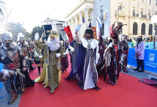 Los Reyes a su llegada al Ayuntamiento de Málaga