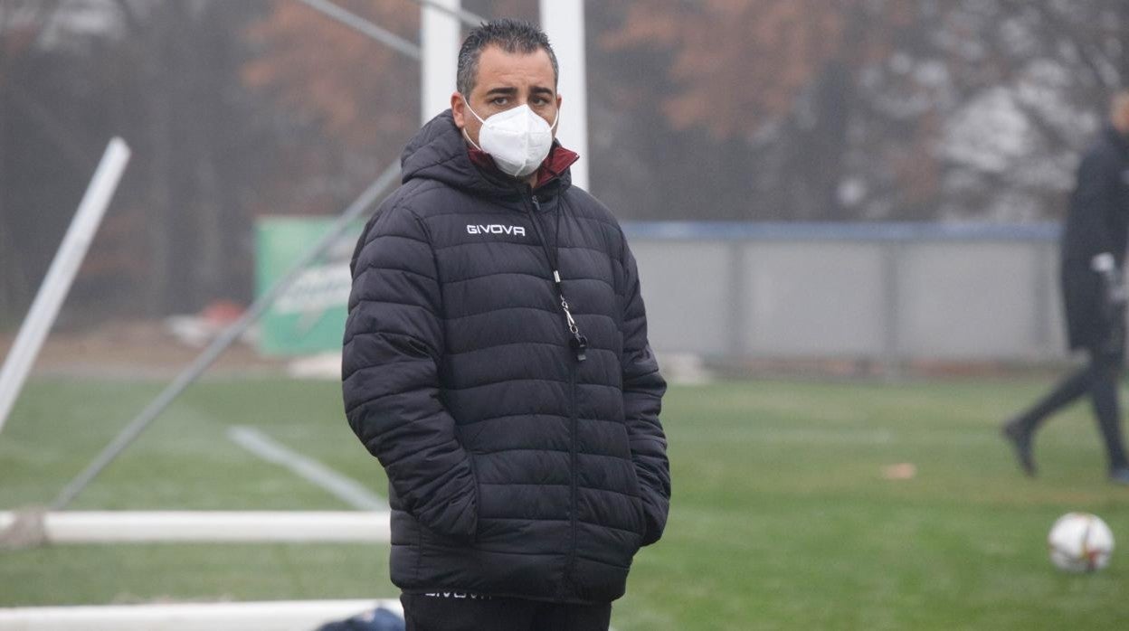 El entrenador blanquiverde Germán Crespo