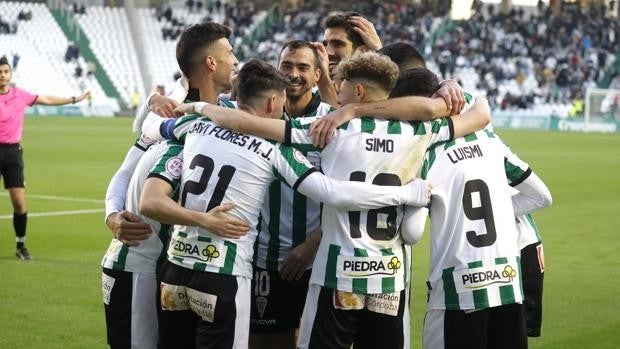 Pleno de alegrías del Córdoba CF en El Arcángel en la primera vuelta