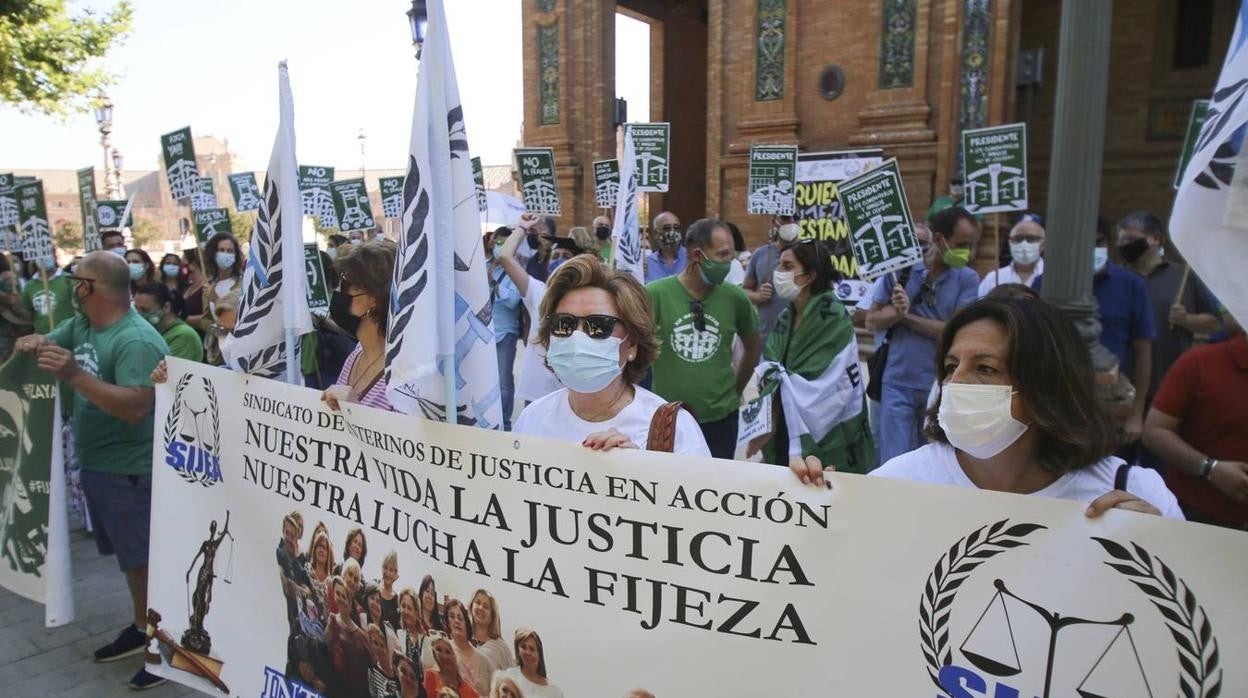 Manifestación de interinos en Sevilla