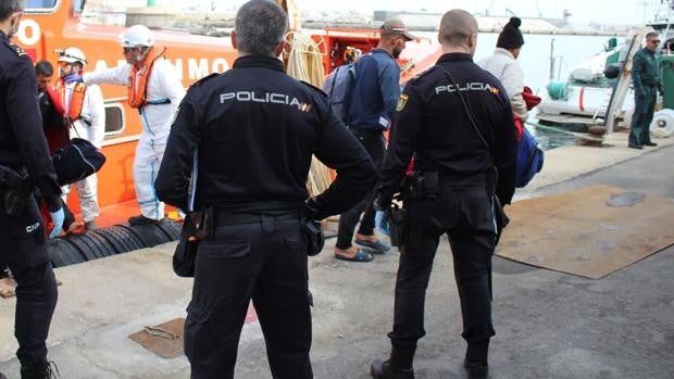 Ingresan en prisión cuatro pateristas que llegaron a las costas de Almería la pasada semana