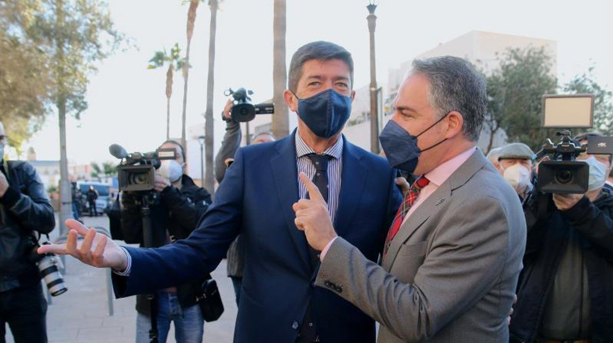 El vicepresidente de la Junta, Juan Marín, junto a Bendodo el pasado martes en Almería