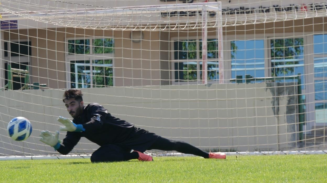 El portero bareiní Redha Bahram, durante el entrenamiento del Córdoba CF de este miércoles en Baréin