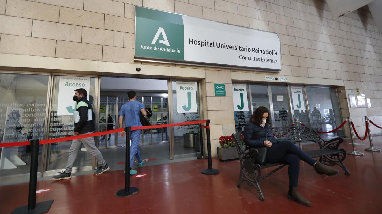 Exterior del hospital Reina Sofía de Córdoba