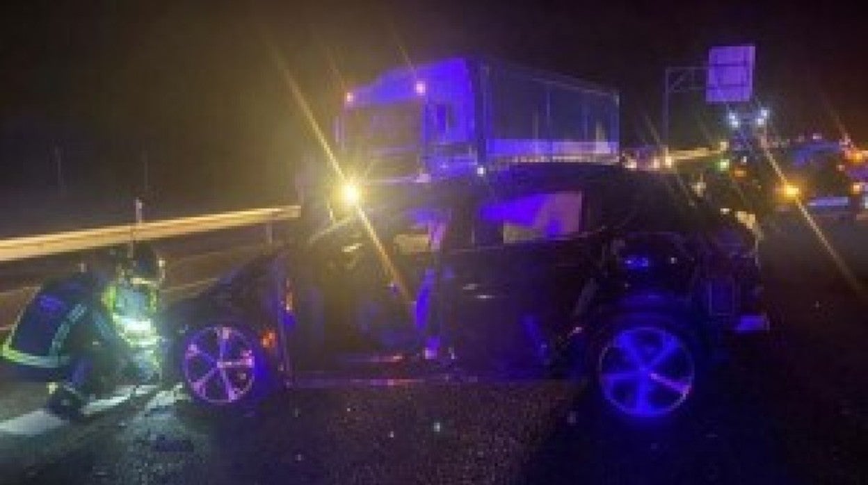 Coche destrozado tras el accidente