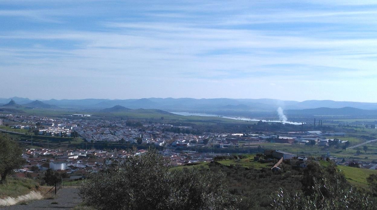 Peñarroya-Pueblonuevo, con Sierra Boyera al fondo