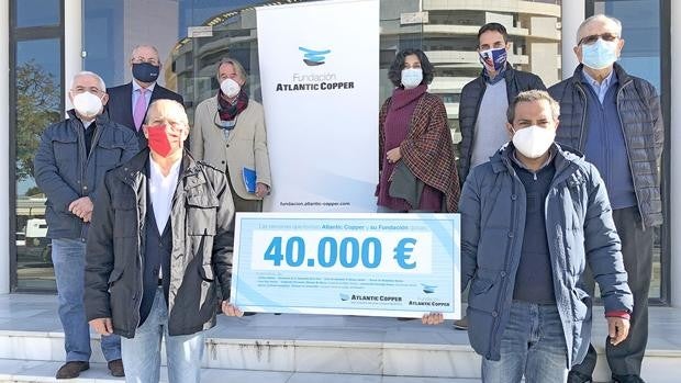 La Fundación Atlantic Copper entrega un cheque solidario de 40.000 euros a ocho ONG de Huelva