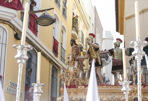 El misterio de la Sentencia, en el momento de su salida del atrio de San Nicolás