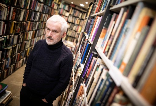 Javier Ruiz, de la céntrica librería Praga, en Granada