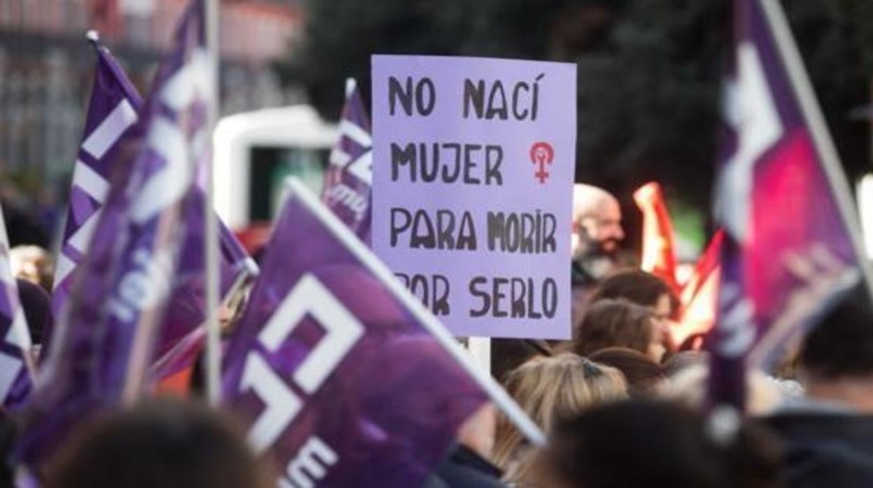 Manifestación contra la violencia de género en una imagen de recurso