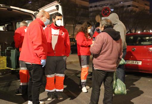 Ola de frío en Córdoba | Cruz Roja intensifica su ayuda a personas sin hogar y colectivos vulnerables