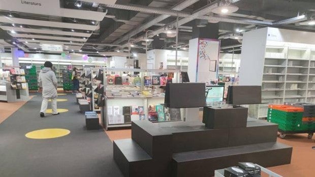 Fnac Málaga se muda al centro comercial Larios Centro y el escritor Javier Castillo será 'padrino' de la apertura