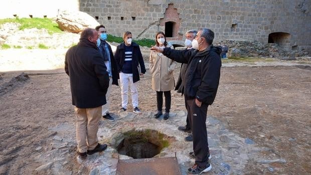 Castillo de Belalcázar | La Junta concluye los trabajos de excavación en la Plaza de Armas