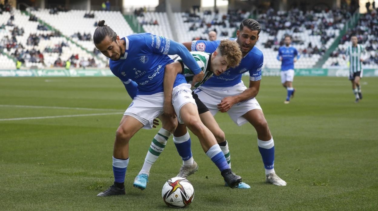 Simo supera a dos rivales del Xerez Deportivo FC este domingo