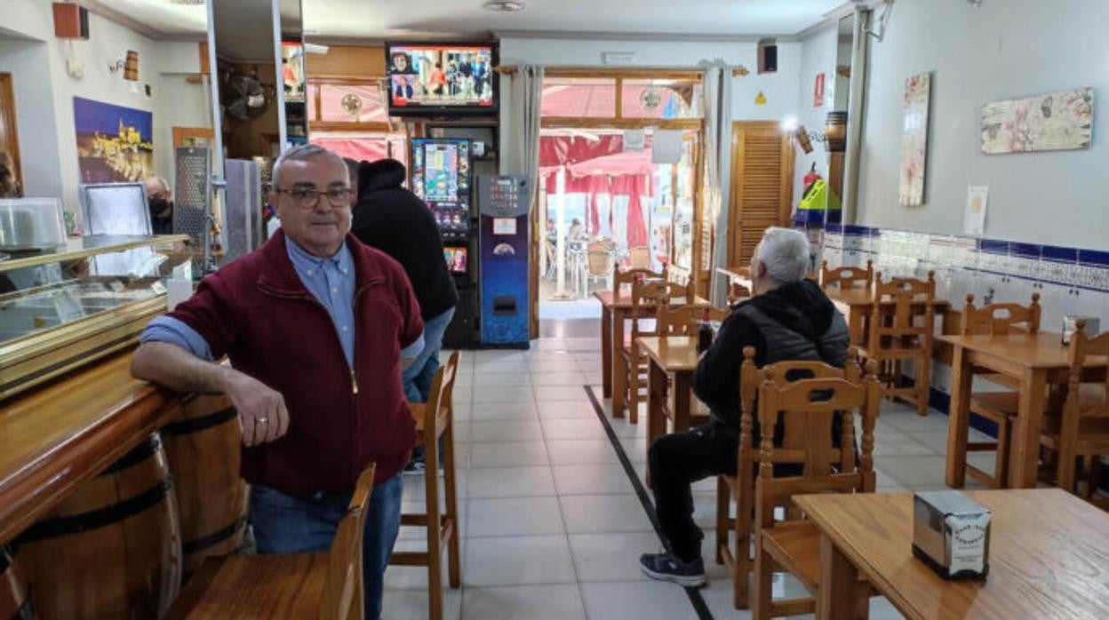 Nuestros bares de barrio: Cárdenas, la escuela de Benítez en el corazón de Sagunto