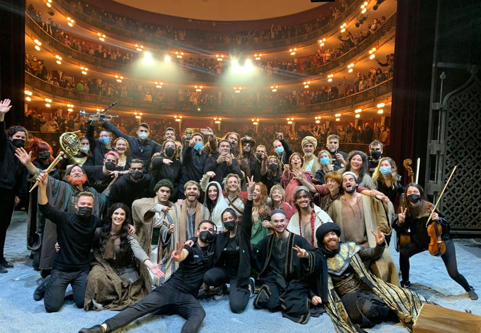 (Video) El musical 'El médico' se despide de Córdoba entre piropos a la ciudad y un 'selfie' con el público