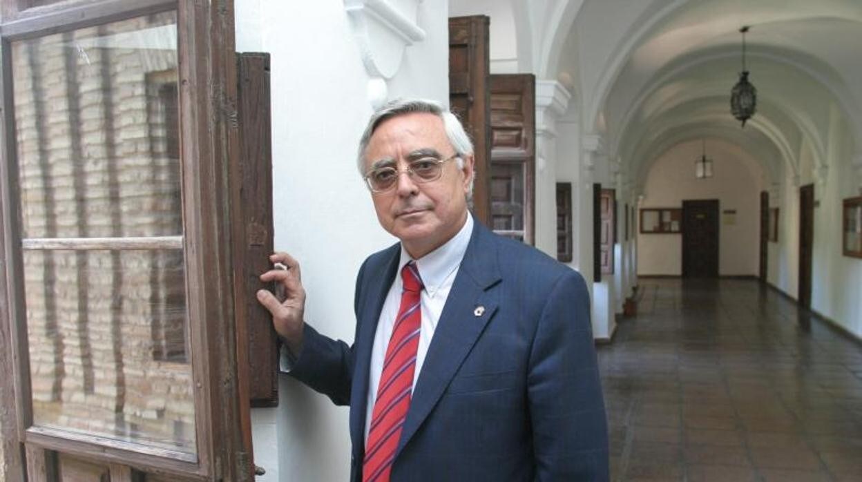 Joaquín Mellado, en la Facultad de Filosofía y Letras en 2005 durante una entrevista con ABC