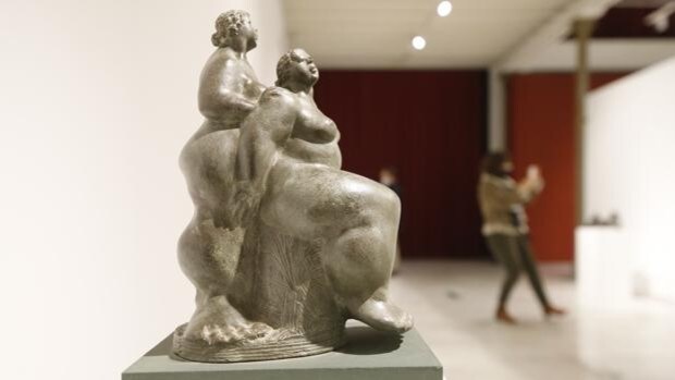 La escultura de Paco Luque y su perpetuo homenaje a la mujer llega al Teatro Cómico de Córdoba