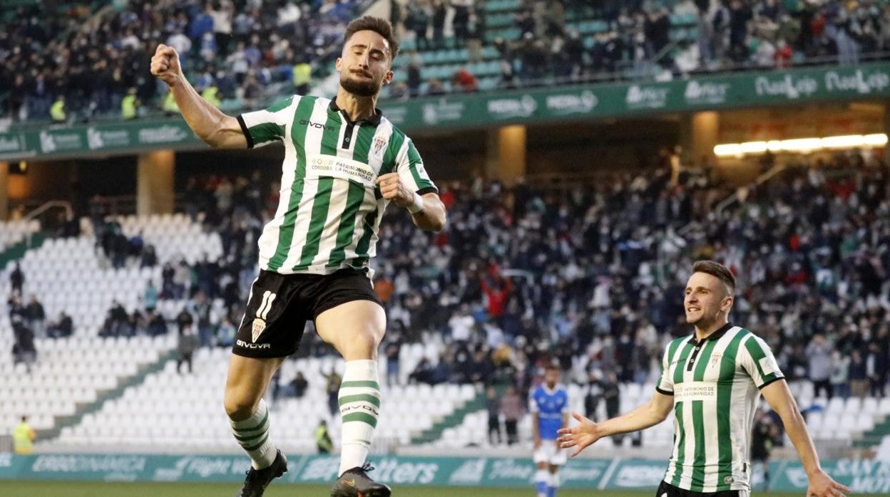 Celebración de uno de los goles del Córdoba ante el Xerez, este domingo