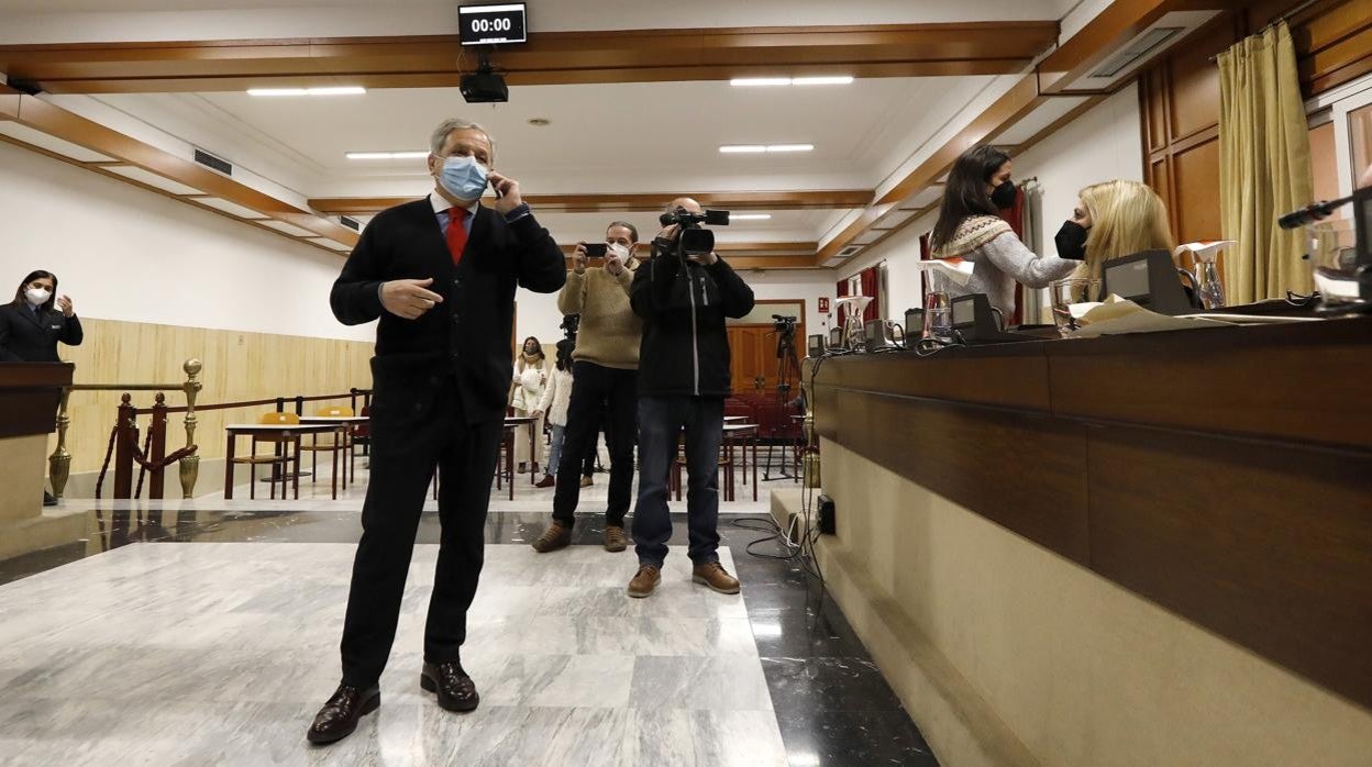 El concejal de Hacienda, Salvador Fuentes, durante el último Pleno del Ayuntamiento de Córdoba