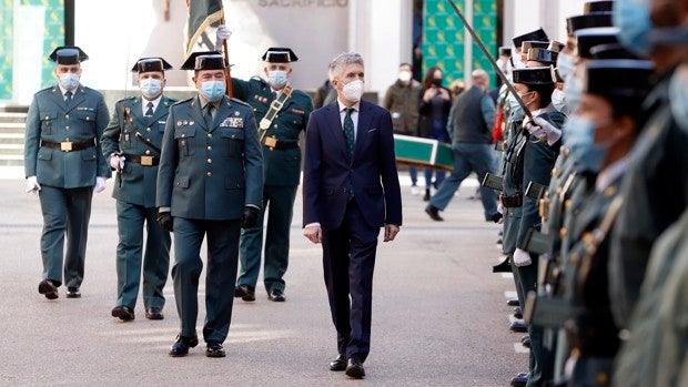 Una familia al mando: toma posesión el coronel jefe de la Guardia Civil en Málaga en el patio donde jugó de niño