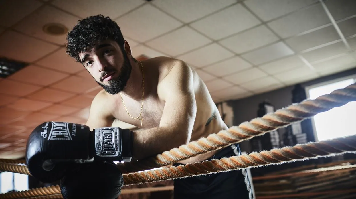 El boxeador cordobés José Luis Navarro JR, El Cazador JR, en el gimnasio de Madrid donde entrena