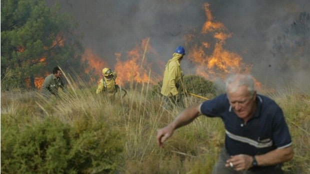 Vecinos y empresarios de Sierra Nevada piden un retén propio de bomberos tras los últimos incendios