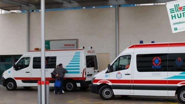 Herido el conductor de un coche tras chocar contra una barredora en el Túnel de los Omeyas en Córdoba