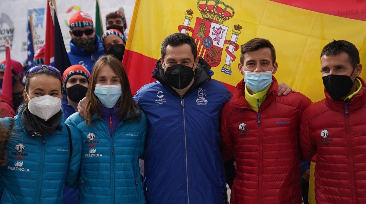 El presidente de la Junta, Juanma Moreno, en Sierra Nevada este viernes