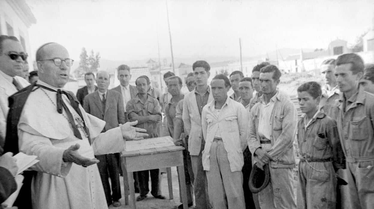 Fray Albino, junto a trabajadores de Córdoba