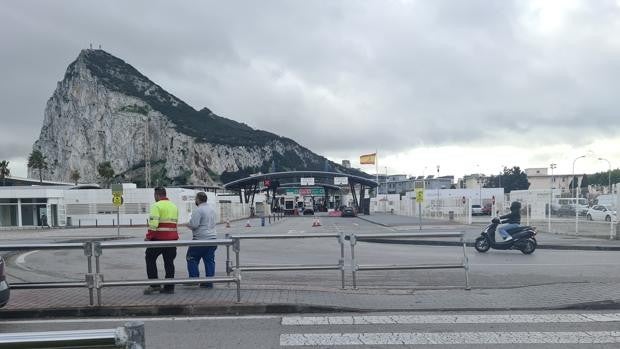 Gibraltar exigirá un permiso a los transportistas españoles y del resto de la UE