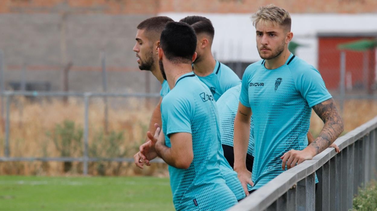 El delantero del Córdoba CF Antonio Casas, en el entrenamiento