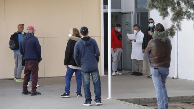 Los andaluces esperan 3,8 días de media para una consulta médica tras bajar la presión