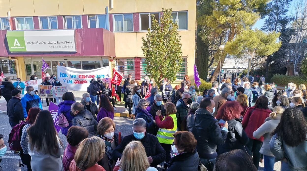 Manifestación de las empleadas de la limpieza en el Reina Sofía este febrero