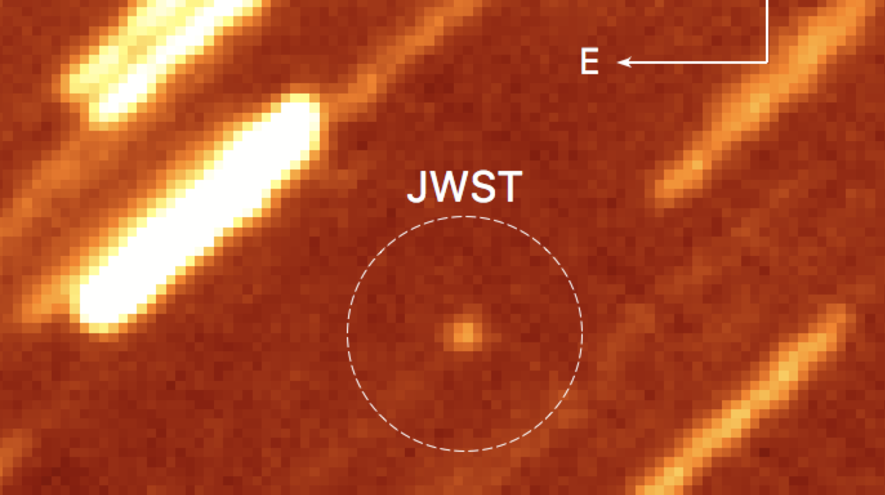 Telescopio espacial (dentro del círculo) captado por el observatorio astronómico