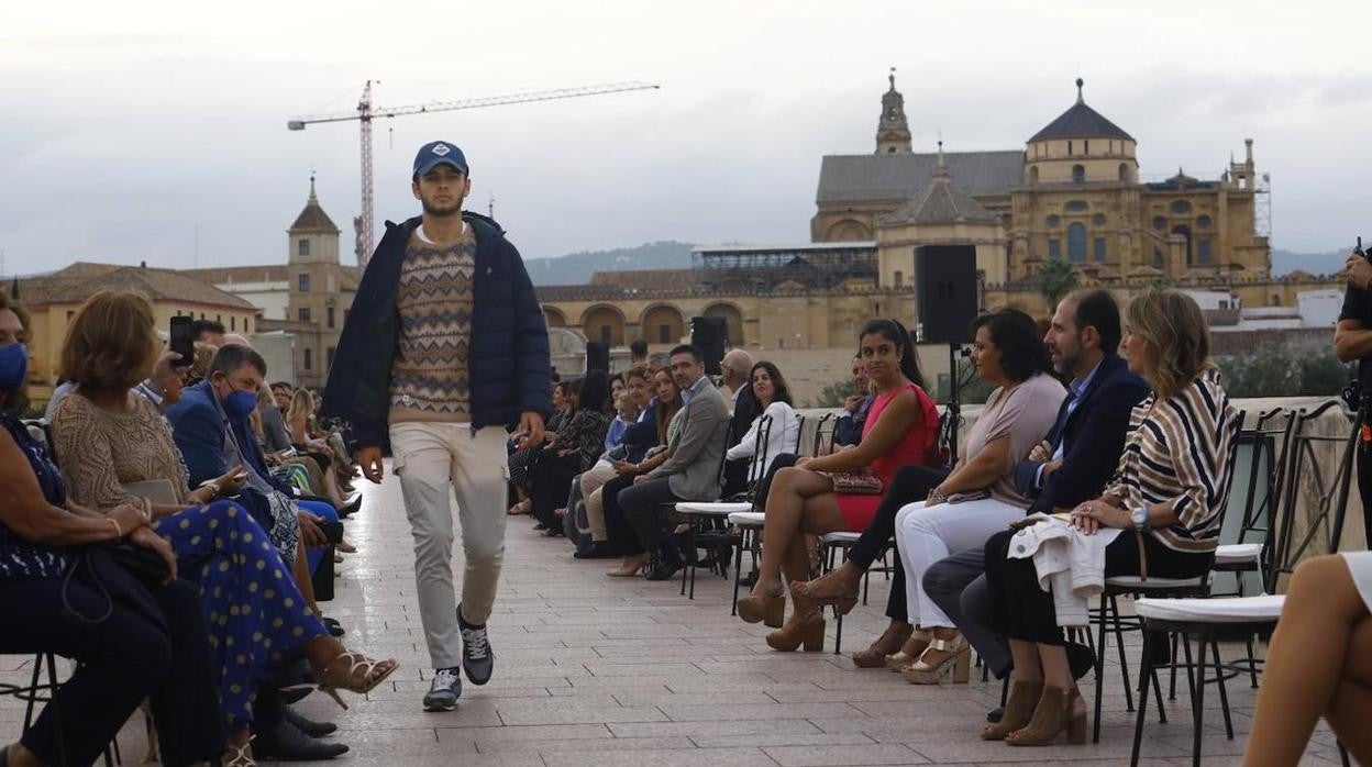 Desfile de Silbon en el Puente Romano el pasado septiembre